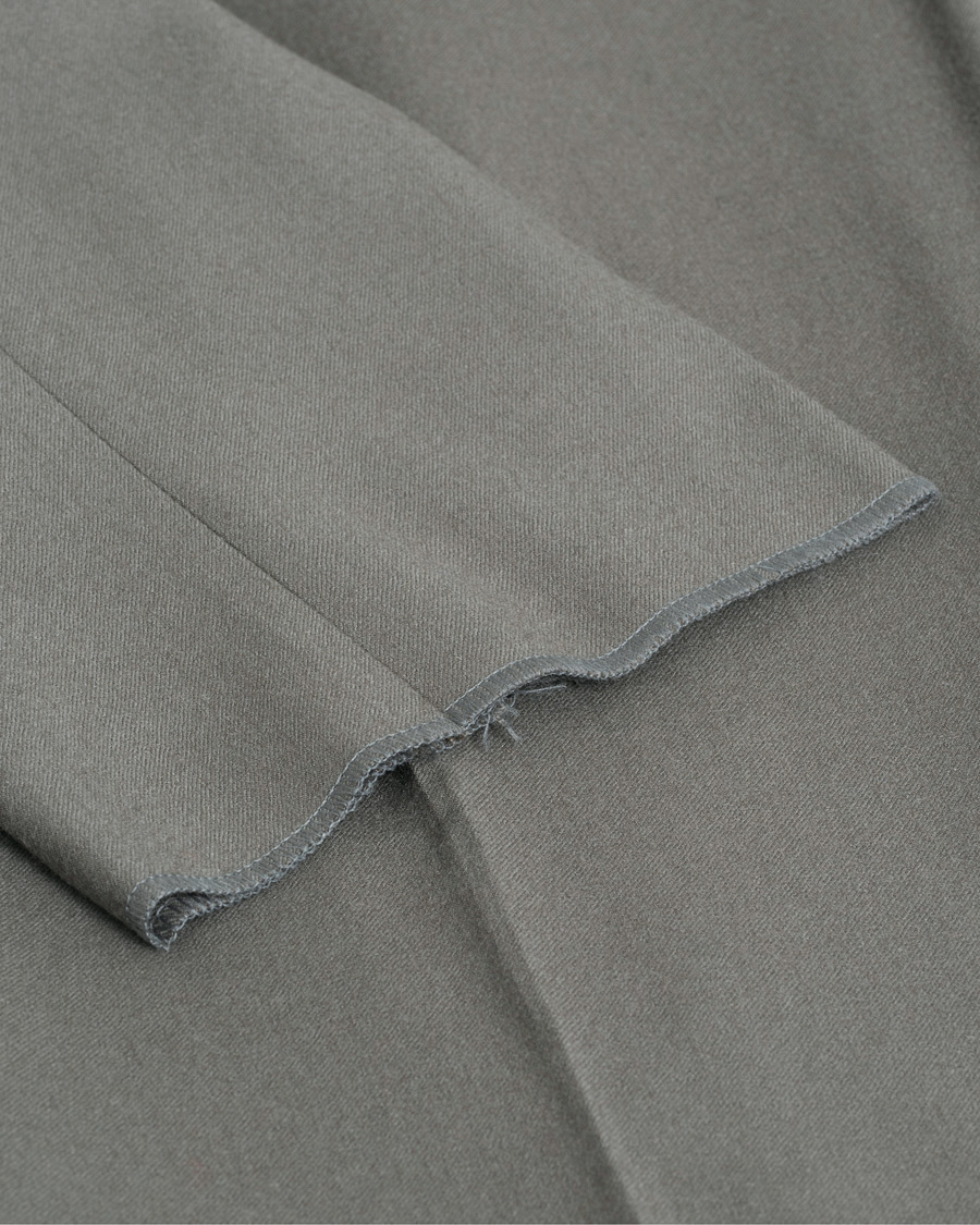 Herren | Giorgio Armani Tapered Wool Flannel Trousers Light Grey | Pre-owned | Giorgio Armani Tapered Wool Flannel Trousers Light Grey