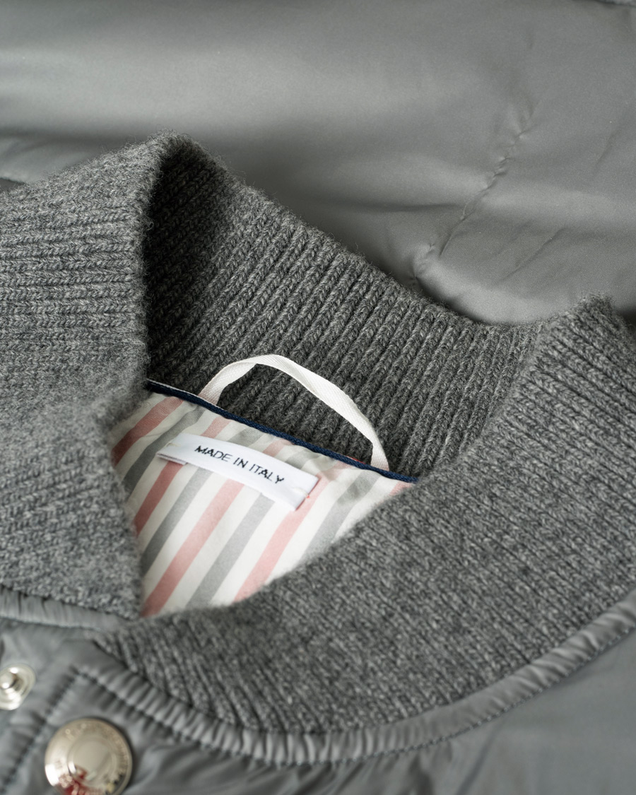 Herren | Thom Browne 4 Bar Snap Front Down Vest Light Grey | Pre-owned | Thom Browne 4 Bar Snap Front Down Vest Light Grey