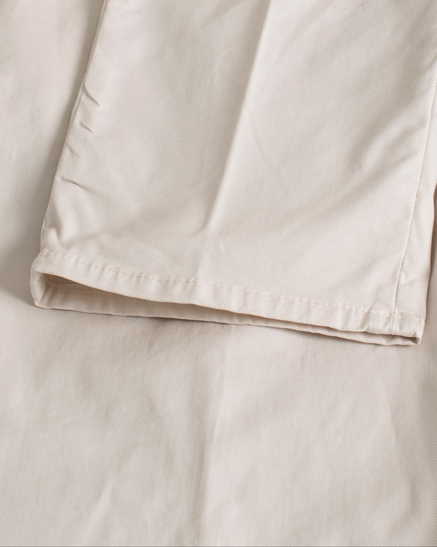 Herren | Brunello Cucinelli Slim Fit Pleated Trousers Off White | Pre-owned | Brunello Cucinelli Slim Fit Pleated Trousers Off White