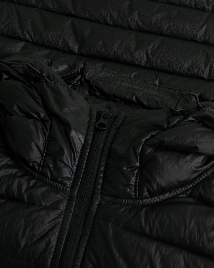 Herren | Stone Island R-Nylon Hooded Down Jacket Black | Pre-owned | Stone Island R-Nylon Hooded Down Jacket Black