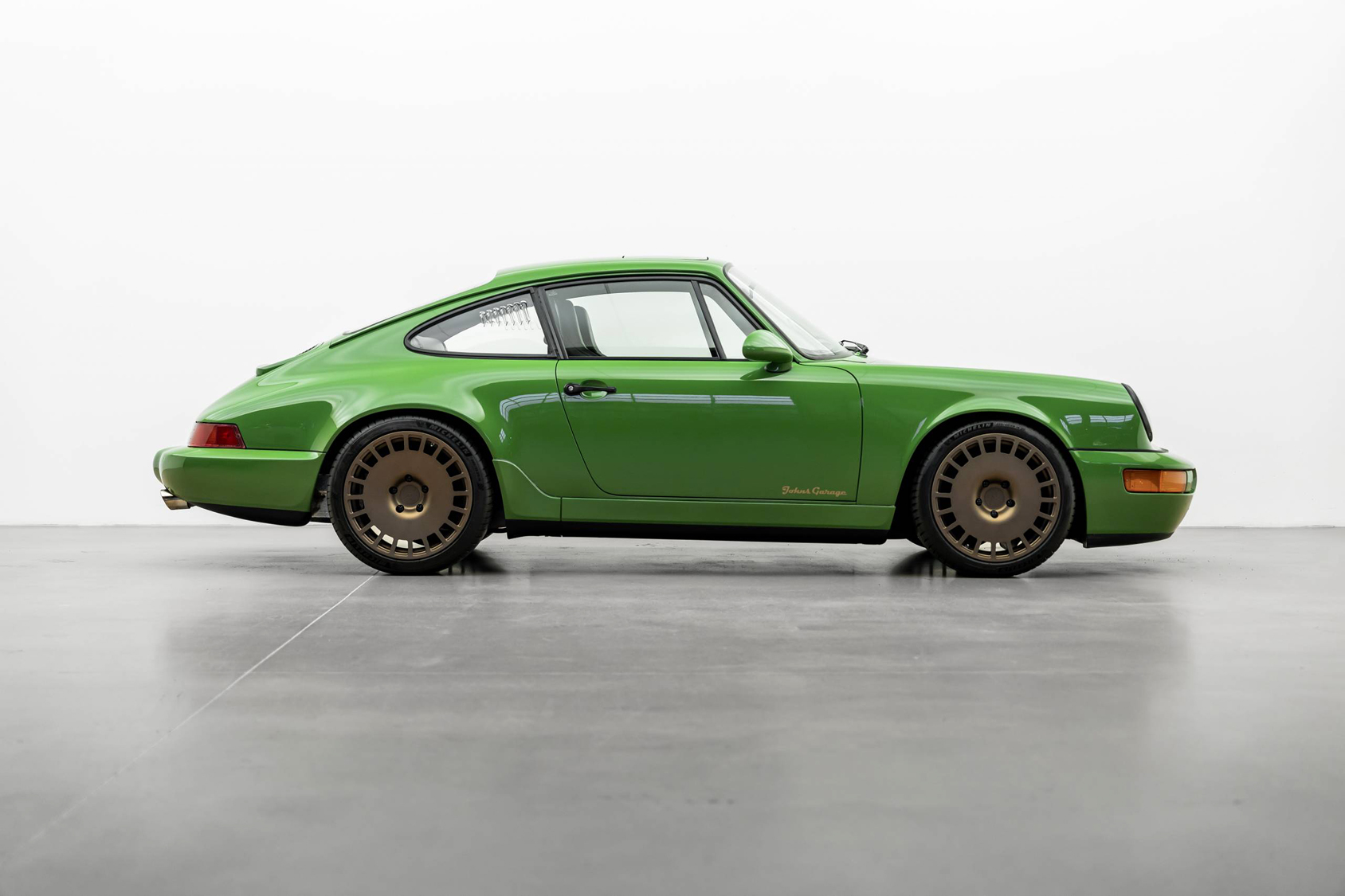 Herren | | Pre-Owned & Vintage Cars | Porsche 911 Carrera 4 “Redrum”