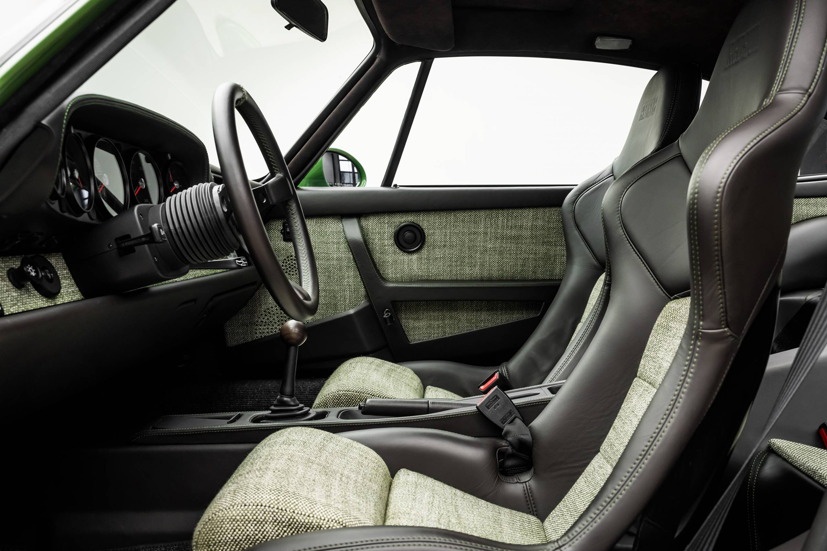Herren | | Pre-Owned & Vintage Cars | Porsche 911 Carrera 4 “Redrum”