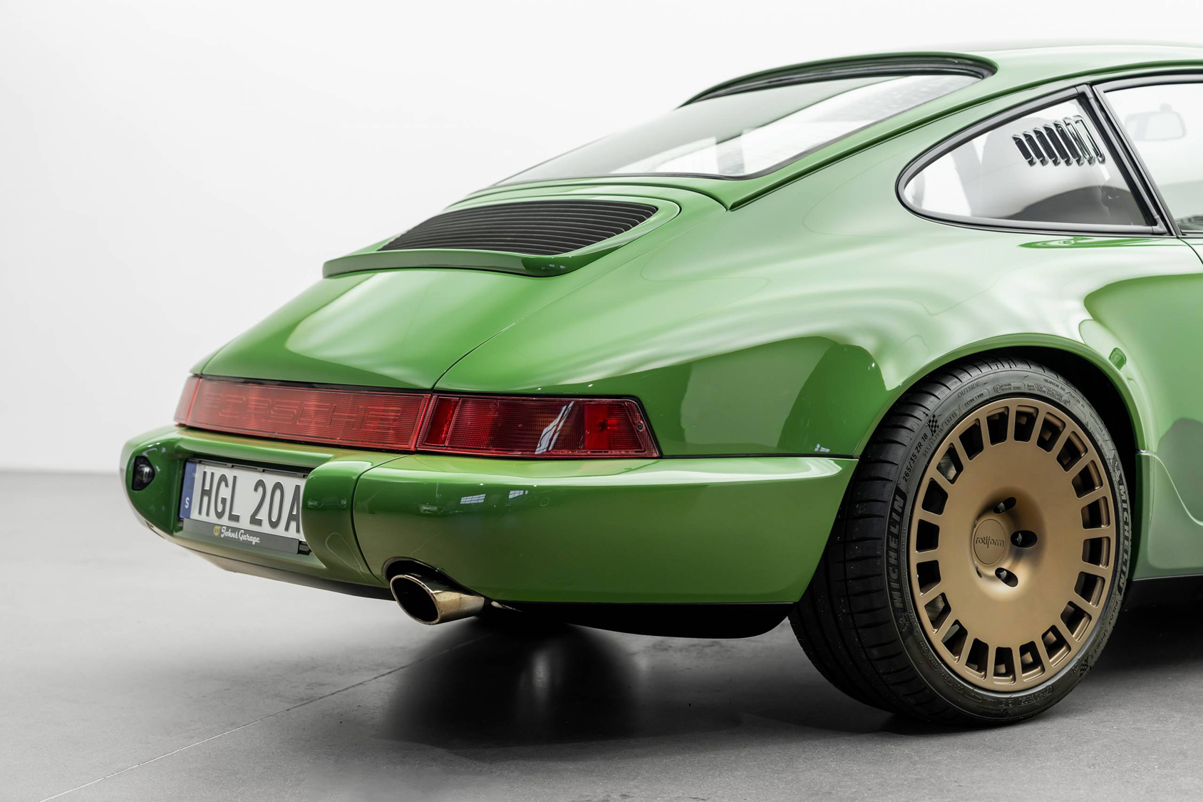 Herren | | Pre-Owned & Vintage Cars | Porsche 911 Carrera 4 “Redrum”