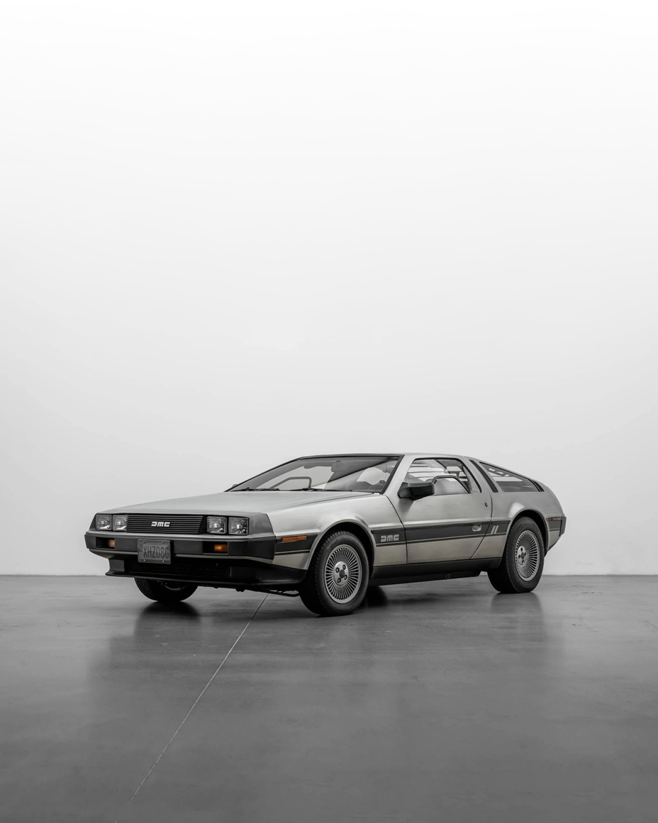 Vintage Cars in store: DeLorean DMC-12