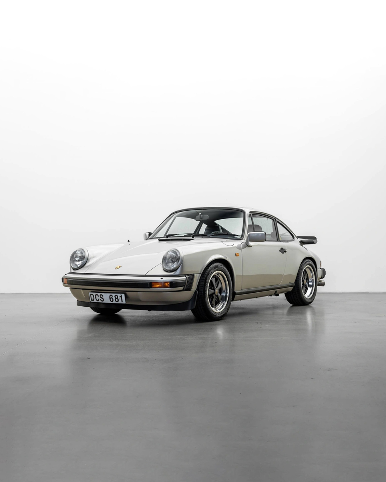 Vintage Cars in Store: Porsche 911 SC from 1981